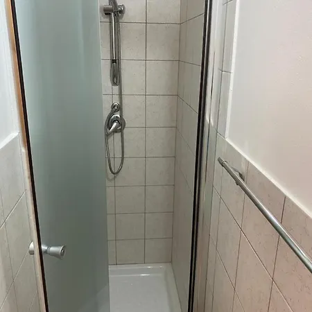 Charming 1-bed In Apartment *