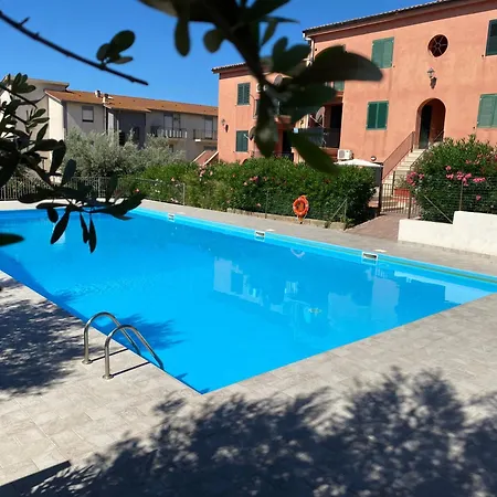 Apartment - Sleeps 3 & Swimming Pool Apartment