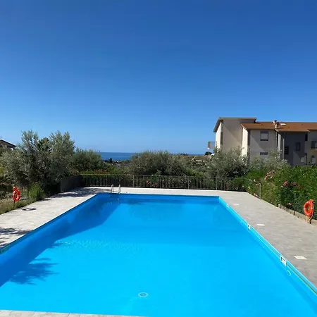 Apartment - Sleeps 3 & Swimming Pool Apartment *