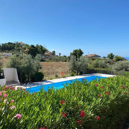 Apartament - Sleeps 3 & Swimming Pool *