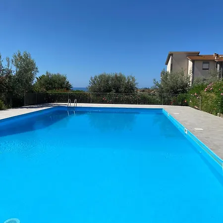 Apartment - Sleeps 3 & Swimming Pool Apartment Realmonte