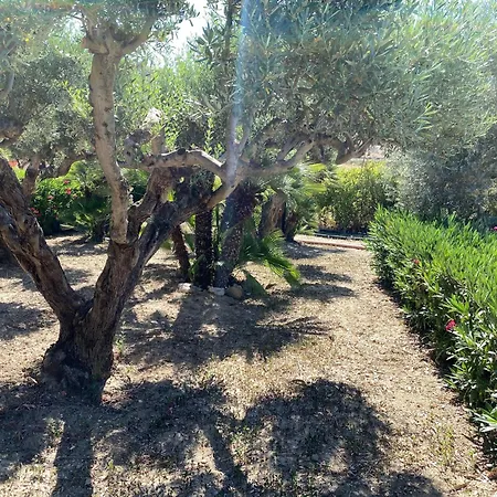 Apartment - Sleeps 3 & Swimming Pool Apartment *