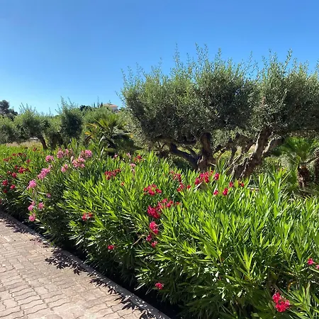 Apartment - Sleeps 3 & Swimming Pool *