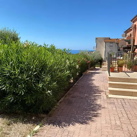 Apartment - Sleeps 3 & Swimming Pool * Realmonte